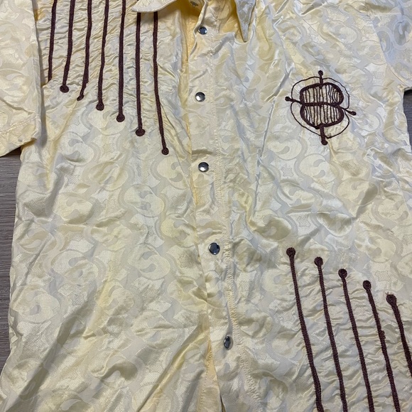 Vintage men’s 70’s bowling shirt fits like a small to medium - Picture 2 of 3